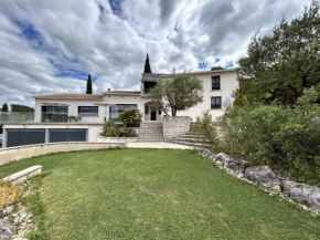 Villa d'Exception avec Piscine Privée, Jacuzzi et Climatisation - FR-1-382-214